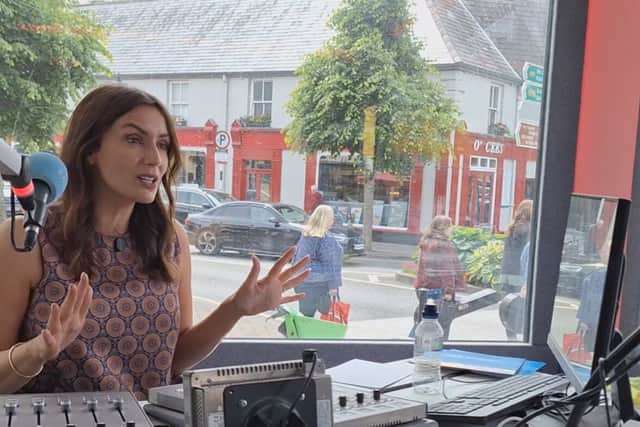 Speaking on her show on Friday, Louise said: “We’re at home in Mayo today coming to you live from the Octagon in Westport, right across from the Wyatt, beside Christy’s Café and we are here for a special reason to celebrate the Westport Folk and Bluegrass Festival!