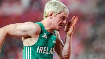 Watch: 'Irish eyes are smiling' as Conor Kelly romps to 400m gold in Finland