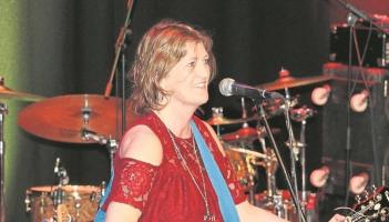 Watch: Donegal singer Br&iacute; Carr's Run by Snow Patrol - as Gaelige! 