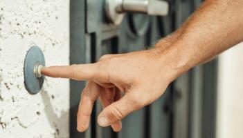 Public urged to be wary of 'tarmac scam' conmen targeting the elderly in Donegal