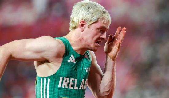 Watch: 'Irish eyes are smiling' as Conor Kelly romps to 400m gold in Finland