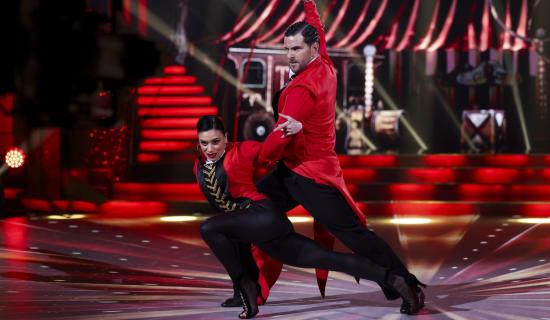 Eric Roberts sails through to Orchestra Week on Dancing with the Stars