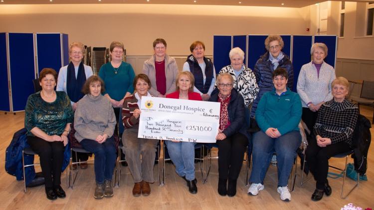 Donegal Presbyterian Women present &euro;2570 cheque to Donegal Hospice