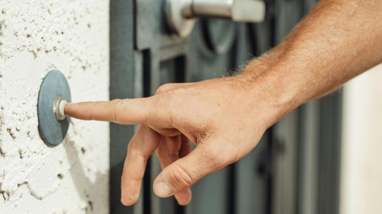 Public urged to be wary of 'tarmac scam' conmen targeting the elderly in Donegal