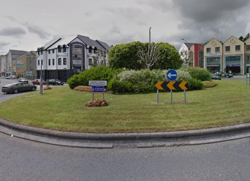 Strangers who jumped into a car at roundabout stole driver's phone
