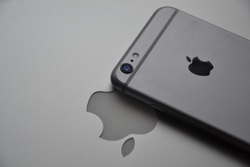 Apple users urged to update software to prevent  hacking