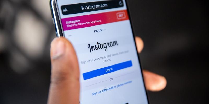 Instagram 