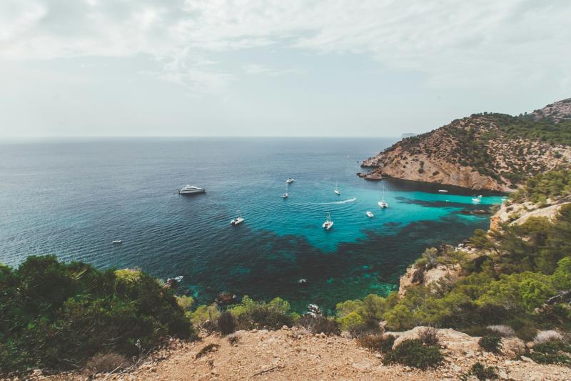 Irishman dies in popular holiday destination after 'collapsing' on busy road